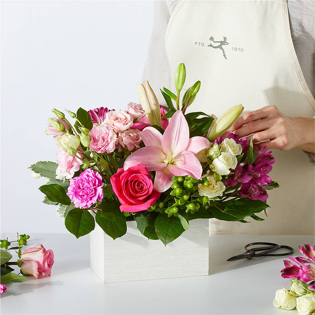 Sweetberry Box – A Florist Original –  Ellijay Florist And Gifts, Ellijay GA